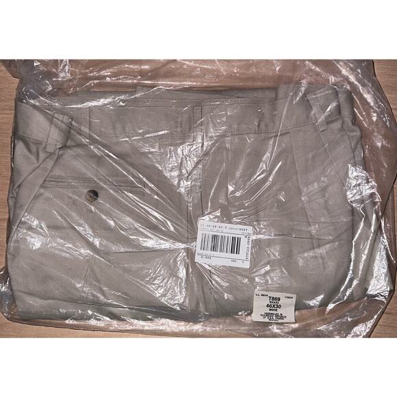 LL Bean Mens Pants Size 46x30 (42x30) Pleated Khaki Tan Slightly Tapered Leg - Picture 9 of 10